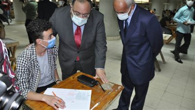 رئيس جامعة حلوان يتابع.. إجراءات امتحانات الفصل الثاني