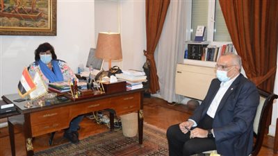 وزيرة الثقافة تطلع على خطط عمل الجهاز القومي للتنسيق الحضاري