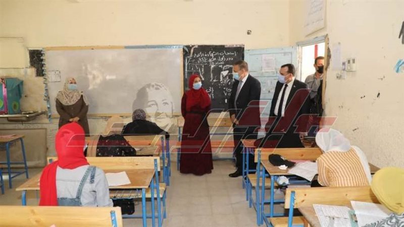 محافظ المنوفية داخل