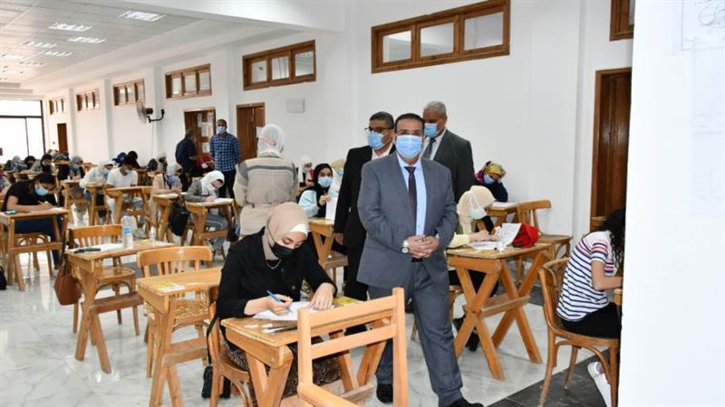 رئيس جامعة القناة