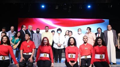 وزيرة الثقافة تتابع أعمال تطوير مسرح البالون وتشهد عرض 