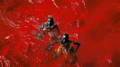 يتغير لونها من الوردي للأحمر الدموي.. بحيرة 