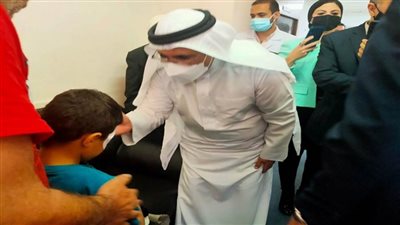 رئيس البرلمان العربي يزور الجرحي الفلسطينيين في مستشفي ناصر