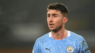 برشلونة مهتم بالتعاقد مع قلب دفاع مانشستر إيمريك لابورت