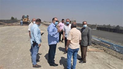 محافظ أسيوط يتفقد الأعمال الجارية بمشروع محور ديروط على النيل بتكلفة مليار و700 مليون جنيه