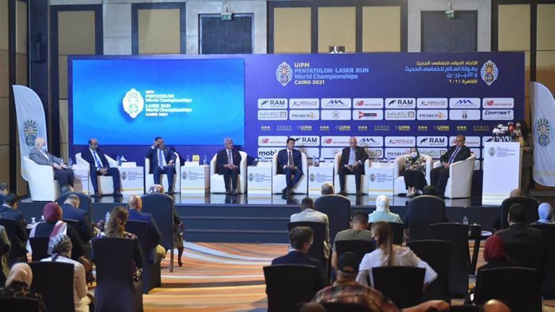 مسؤلى البطولة ووزير