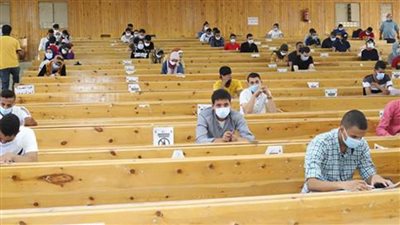 6436 طالبا وطالبة يؤدون الامتحانات بجامعة جنوب الوادي