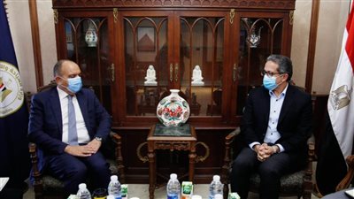 العنانى يستقبل سفير الأردن