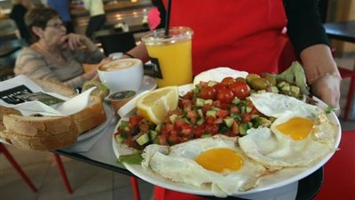 عاجل| خبيرة تغذية أمريكية تكشف خطورة عدم تناول وجبة الغداء