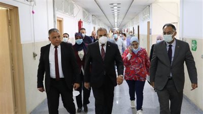 رئيس جامعة الأزهر يتفقد لجان الدراسات العليا بامتحانات كلية طب البنات