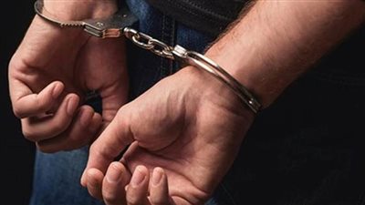 ضبط شخص يدير 