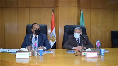 محافظ المنيا يتابع نسب تنفيذ مشروعات 