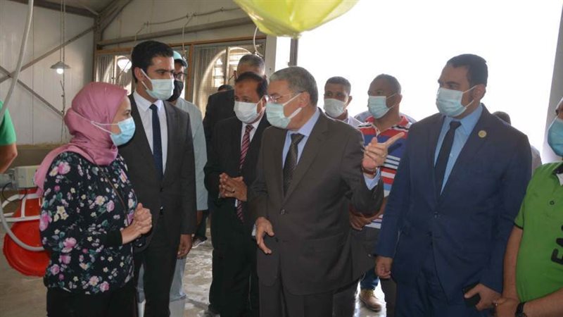 محافظ المنيا يصطحب