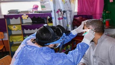 توقيع الكشف الطبي على 945 حالة بقرية حانوت بالغربية وصرف العلاج بالمجان