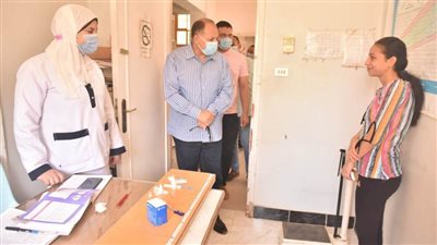 محافظ أسيوط يتفقد مركز الرعاية الصحية الأولية بقرية السراقنا بالقوصية للاطمئنان على سير العمل