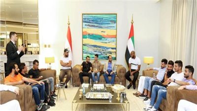 سفير الإمارات يكرم عددا من لاعبي الأهلي والزمالك