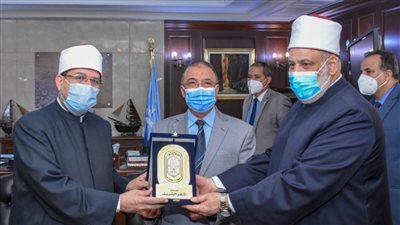 محافظ الإسكندرية يستقبل وزير الأوقاف ووفد من علماء الأزهر الشريف ووزارة الأوقاف