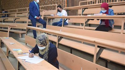 للأسبوع الثاني.. 1463 طالبا بصيدلة سوهاج يواصلون تأدية امتحانات الفصل الدراسي الثاني