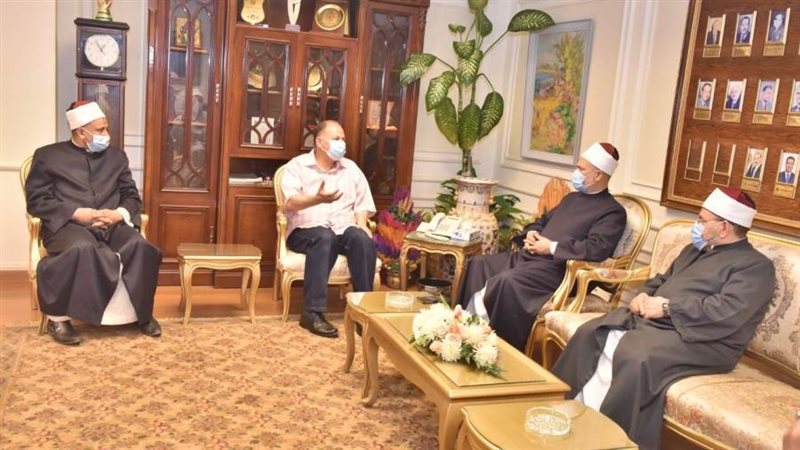 محافظ أسيوط يلتقي