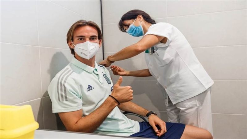 تطعيم لاعبي منتخب