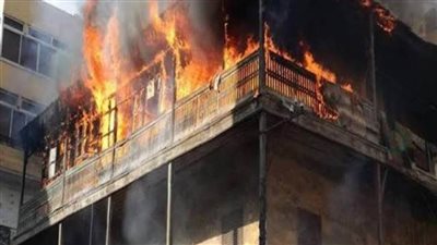 إصابة كهربائي بحروق أثناء إخماده حريقا بمخزن 