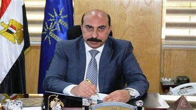 محافظ أسوان يؤكد أهمية استثمار الدور الحيوي للمرأة في المجتمع