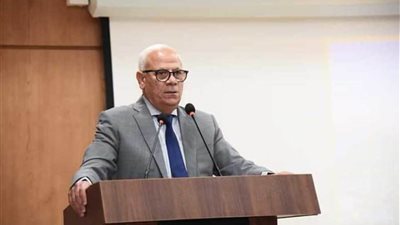 محافظ بورسعيد يناقش استعدادات امتحانات الثانوية العامة والفنية والأزهرية