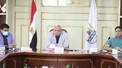 محافظ بني سويف يتلقى تقريرًا بشأن مجهودات قطاع التموين 