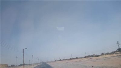 عاصفة ترابية قوية تضرب طرق الوادي الجديد
