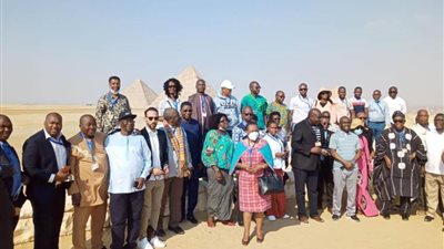 رؤساء المحاكم والمجالس الدستورية والعليا الإفريقية يزورون أهرامات الجيزة