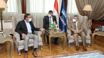  الفريق أسامة ربيع يلتقي رئيس هيئة الأركان المشتركة للقوات المسلحة الباكستانية