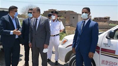 محافظ سوهاج يتفقد مشروعات رصف الطرق في سوهاج  