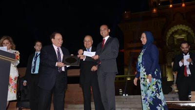 فوز عميد صيدلة حلوان بجائزة عفيفى للابتكار والأدب 