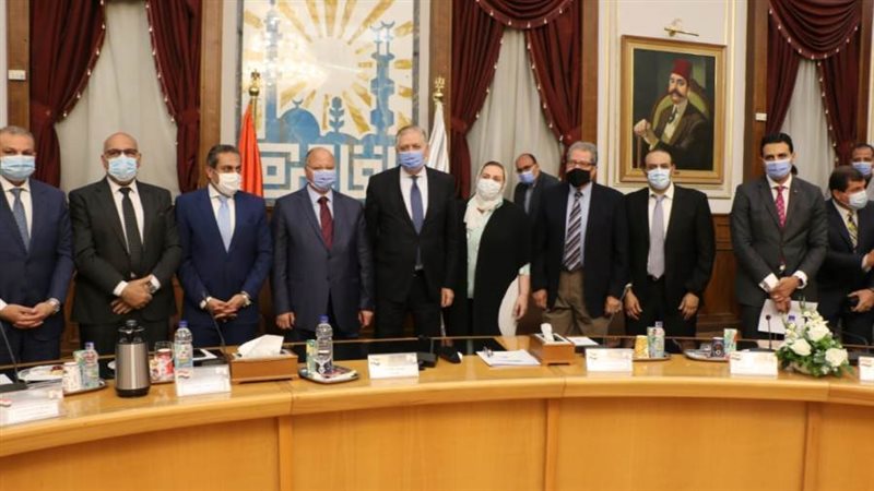 صورة تجمع كافة أطراف