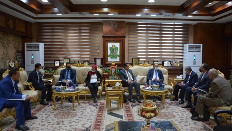 محافظ المنيا ومساعد