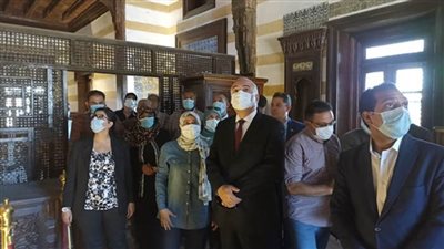 محافظ قنا يتفقد قصر 