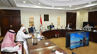 وزير الإسكان يلتقى رئيس مجلس الأعمال السعودى المصرى ومستثمرين سعوديين لبحث فرص التعاون المشترك