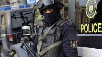 أمن القاهرة يضبط أحد الأشخاص وبحوزته 78 هاتفا محمولا مهرب جمركياً