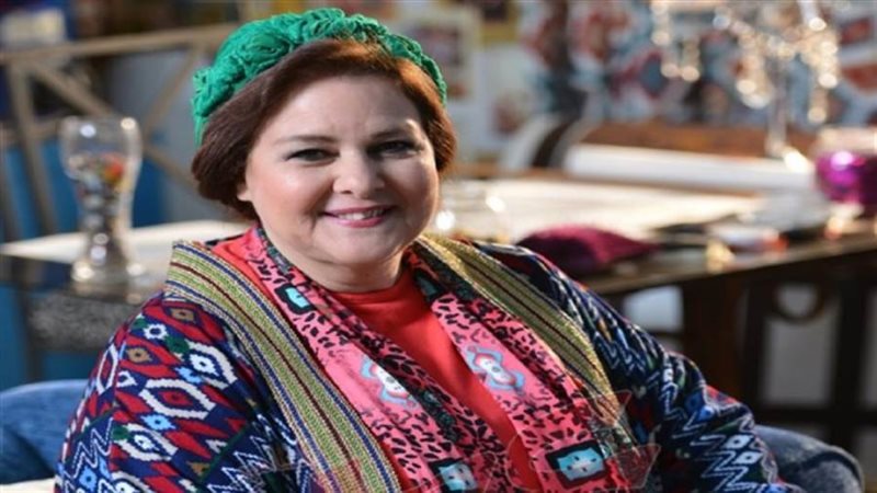 الفنانة دلال عبدالعزيز
