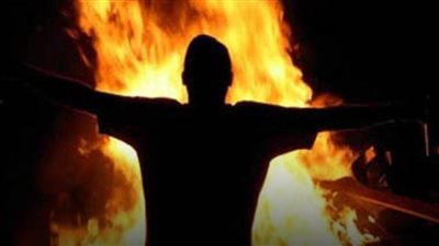 ميكانيكي ومساعده يشعلان النيران في جسديهما بالشيخ زايد