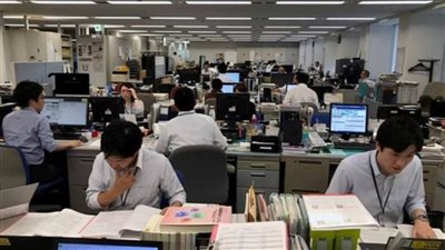 الحكومة اليابانية تعتزم تشجيع الشركات على خفض أسبوع العمل إلى 4 أيام