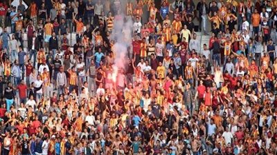 دوري أبطال إفريقيا| حالات إغماء بين جماهير الترجي بعد إطلاق الغاز المسيل لدموع