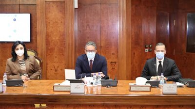 وزير السياحة والآثار يتابع الموقف التنفيذى للتحول الرقمى