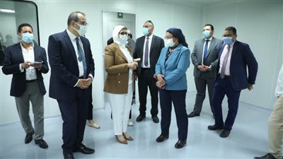 وزيرة الصحة تتفقد مجمع مصانع 