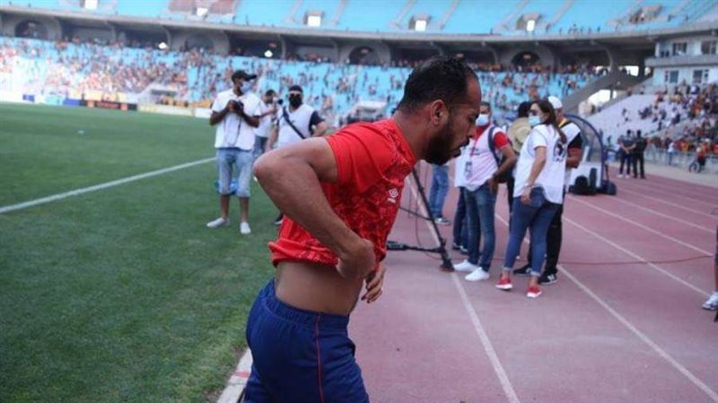 لاعبو الأهلي في ملعب