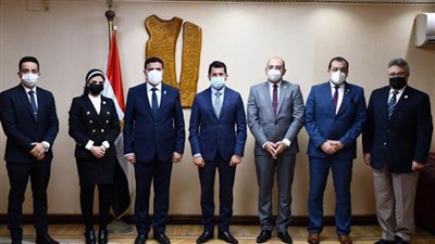 وزير الشباب يلتقي وفد حزب حماة الوطن لمناقشة أوجه التعاون