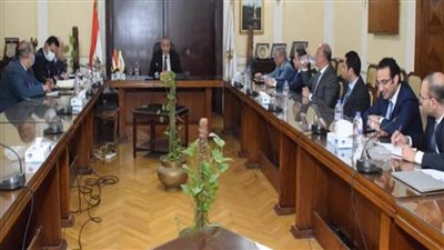 وزير التموين يجتمع مع رؤساء شركات السكر لحل مشكلة توريد محصول البنجر