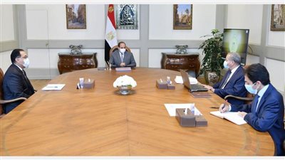  الرئيس السيسي يجتمع برئيس مجلس الوزراء ووزيرة التعاون الدولي ووزير التموين
