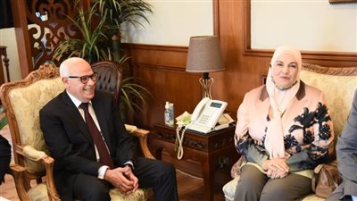 محافظ بورسعيد يستقبل رئيس مجلس إدارة الشركة القابضة للسياحة والفنادق إحدى شركات قطاع الأعمال العام .