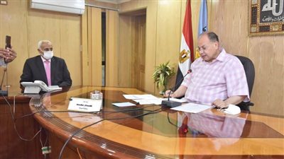 محافظ أسيوط يهنئ الطلاب الأوائل في الشهادة الإعدادية